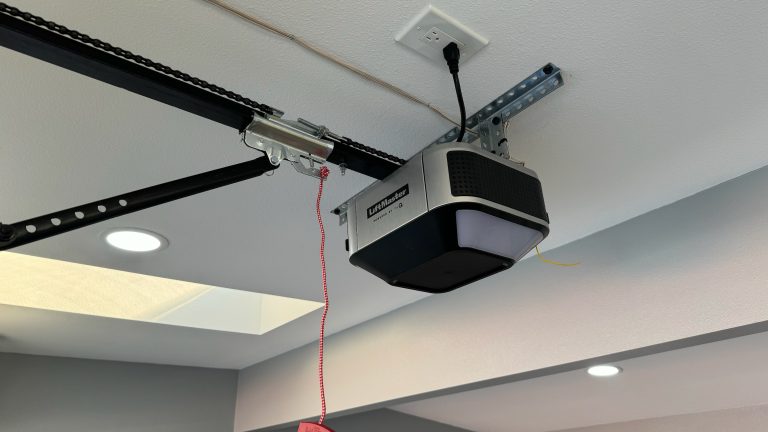 Automatic or manual garage door – which solution to choose?